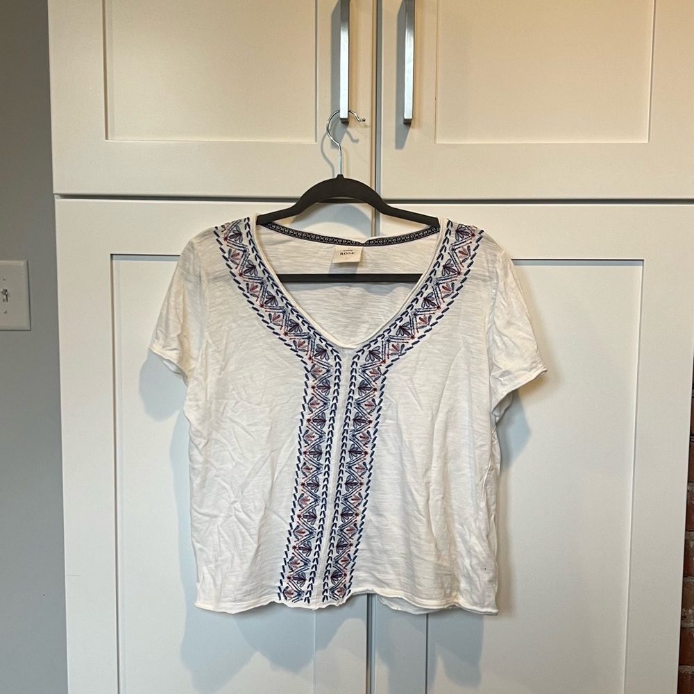 Knox rose white and blue top